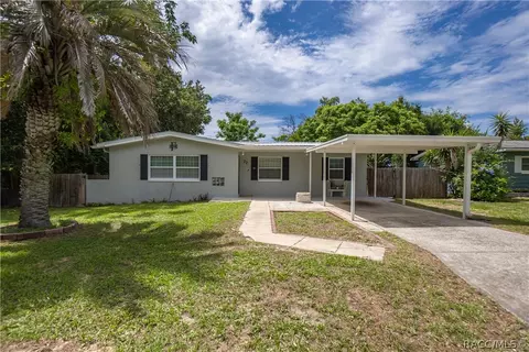 22 N Monroe St, Beverly Hills, FL 34465