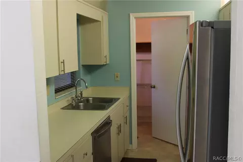 Kitchen - 333 E Hartford St #1A, Hernando, FL 34442 photo 1 of 2
