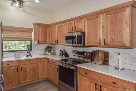 Kitchen - 1113 N Spend A Buck Dr, Hernando, FL 34442 photo 3 of 4