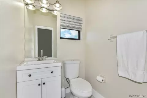 Bath - 1113 N Spend A Buck Dr, Hernando, FL 34442 photo 4 of 4
