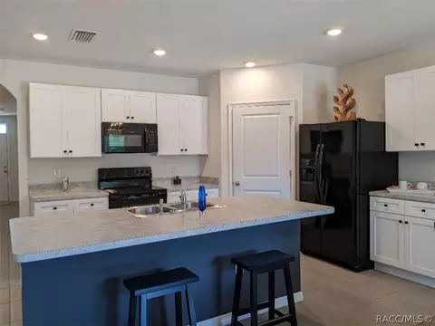 408 W Runyon Loop, Beverly Hills, FL 34465 photo 3