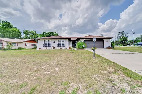1895 W Belgrade Dr, Citrus Springs, FL 34434