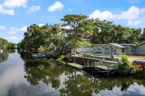 40 Lee Ter, Inglis, FL 34449