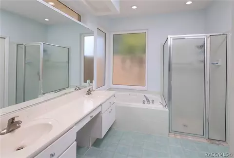 Bath - 388 E Cumberland Ct, Hernando, FL 34442 photo 1 of 2