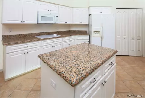 Kitchen - 388 E Cumberland Ct, Hernando, FL 34442 photo 3 of 4