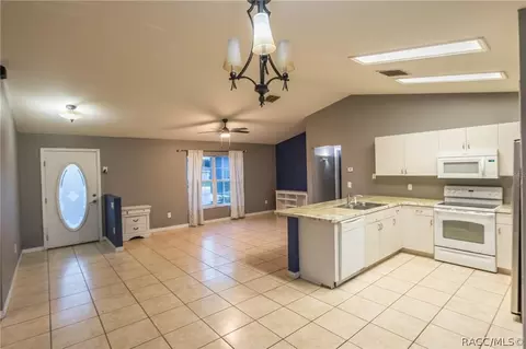 Living - 16 Bahia Pass Loop, Ocala, FL 34472 photo 3 of 4