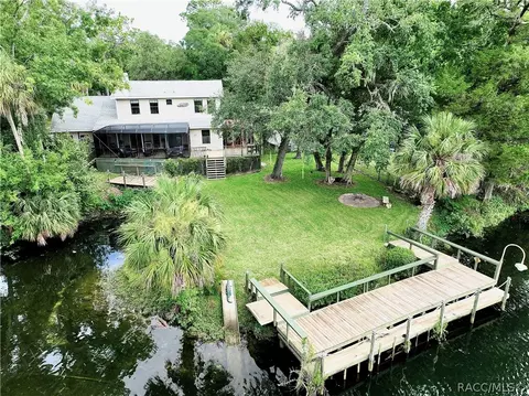 4729 Riverside Dr, Yankeetown, FL 34498