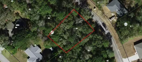 2040 W Beach Plum Dr, Citrus Springs, FL 34434