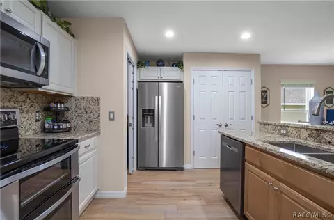 Kitchen - 781 W Sunbird Path, Hernando, FL 34442 photo 5 of 6