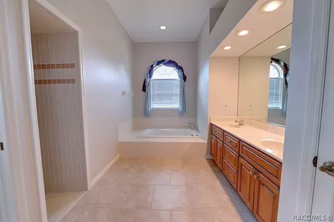 Bath - 634 E Keller Ct, Hernando, FL 34442 photo 1 of 5