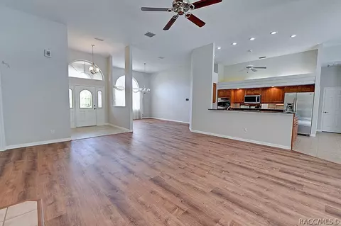 Living - 634 E Keller Ct, Hernando, FL 34442 photo 4 of 9