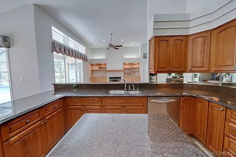 Kitchen - 634 E Keller Ct, Hernando, FL 34442 photo 6 of 7