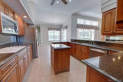 Kitchen - 634 E Keller Ct, Hernando, FL 34442 photo 4 of 7