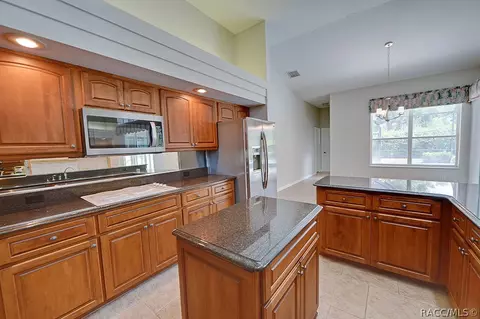 Kitchen - 634 E Keller Ct, Hernando, FL 34442 photo 5 of 7