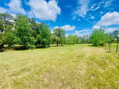5660 W Knoxville Ln, Dunnellon, FL 34433