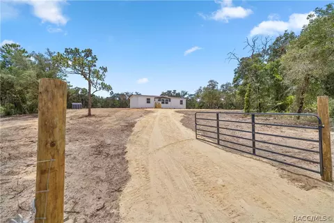 4724 W Plainfield Ln, Dunnellon, FL 34433