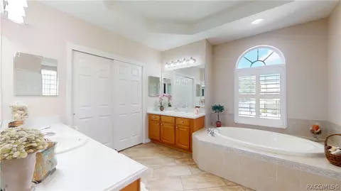 Bath - 1515 N Killebrew Pt, Hernando, FL 34442 photo 1 of 5