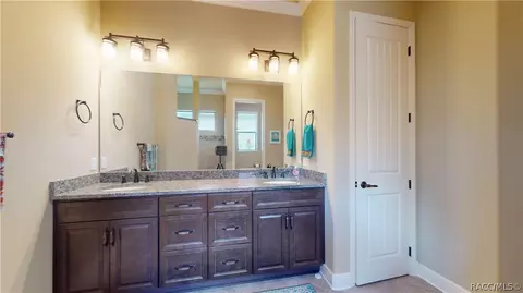 Bath - 1799 W Sundown Ln, Hernando, FL 34442 photo 2 of 4