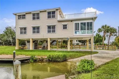 515 N 525 N Lake Cir, Crystal River, FL 34429