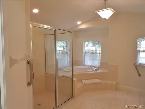 Bath - 1798 W Redding St, Hernando, FL 34442 photo 1 of 6