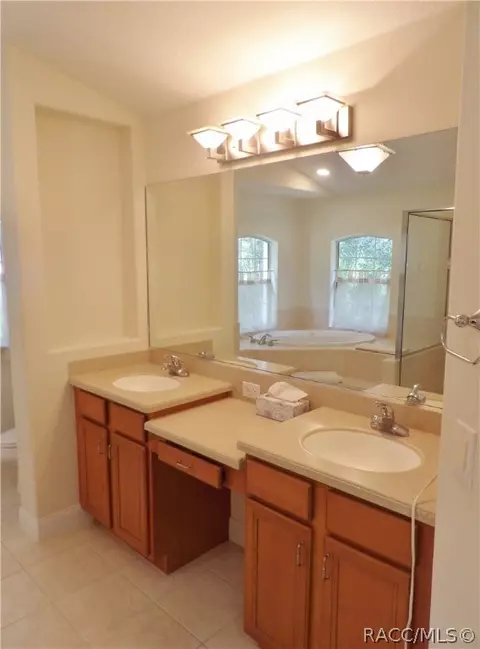 Bath - 1798 W Redding St, Hernando, FL 34442 photo 3 of 6
