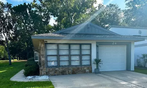 24 Jamaica St, Homosassa, FL 34446