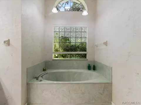 Bath - 129 W National St, Hernando, FL 34442 photo 2 of 5