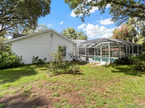 Exterior - 129 W National St, Hernando, FL 34442 photo 9 of 12