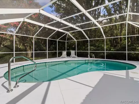 Exterior - 129 W National St, Hernando, FL 34442 photo 1 of 12