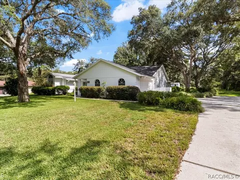 Exterior - 129 W National St, Hernando, FL 34442 photo 7 of 12