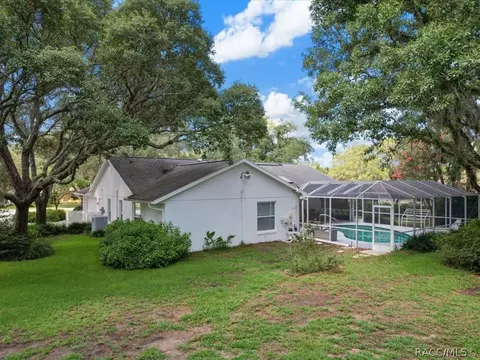 Exterior - 129 W National St, Hernando, FL 34442 photo 8 of 12