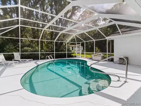 Exterior - 129 W National St, Hernando, FL 34442 photo 2 of 12