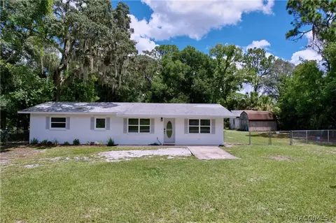 7037 W Crestview Ln, Crystal River, FL 34429