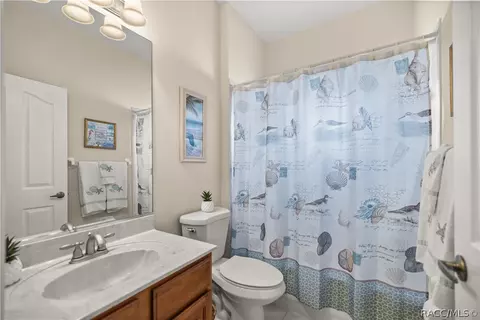 Bath - 860 W Silver Meadow Loop, Hernando, FL 34442 photo 3 of 3