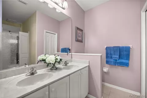 Bath - 860 W Silver Meadow Loop, Hernando, FL 34442 photo 1 of 3