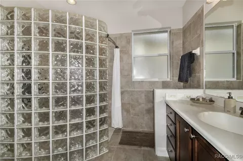 Bath - 1862 N Gibson Pt, Hernando, FL 34442 photo 2 of 5