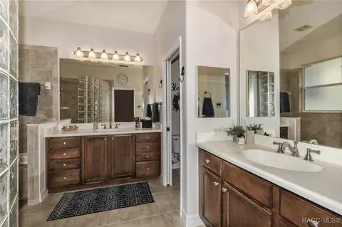 Bath - 1862 N Gibson Pt, Hernando, FL 34442 photo 3 of 5