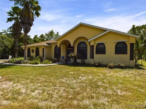Exterior - 104 E Savoy St, Lecanto, FL 34461 photo 4 of 14