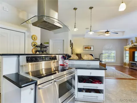 Kitchen - 104 E Savoy St, Lecanto, FL 34461 photo 4 of 7
