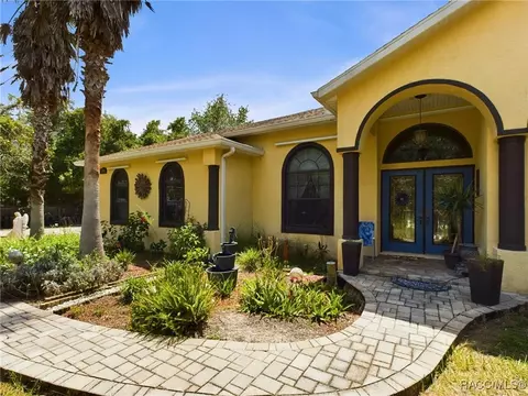 Exterior - 104 E Savoy St, Lecanto, FL 34461 photo 3 of 14