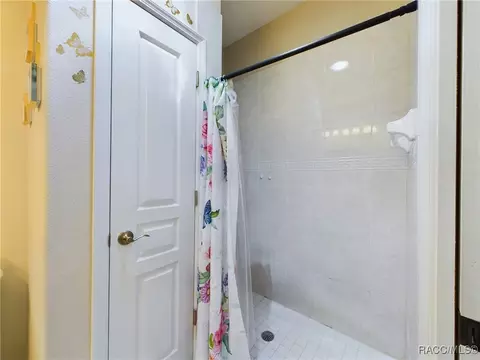 Bath - 104 E Savoy St, Lecanto, FL 34461 photo 4 of 6
