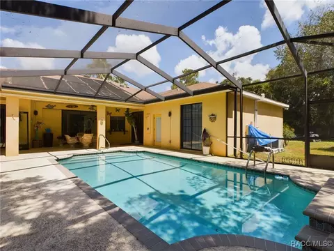 Exterior - 104 E Savoy St, Lecanto, FL 34461 photo 5 of 14