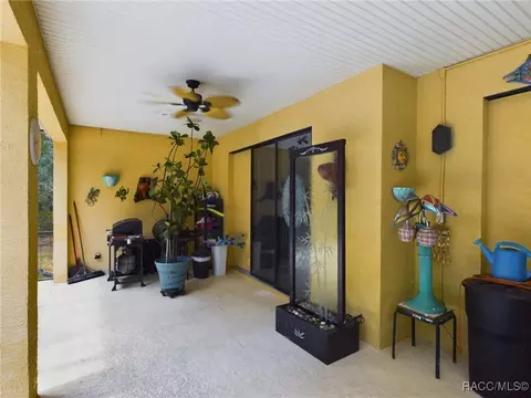 Exterior - 104 E Savoy St, Lecanto, FL 34461 photo 10 of 14