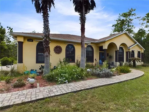 Exterior - 104 E Savoy St, Lecanto, FL 34461 photo 2 of 14