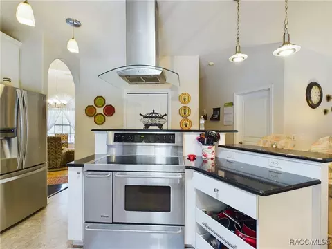 Kitchen - 104 E Savoy St, Lecanto, FL 34461 photo 3 of 7