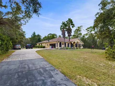 Exterior - 104 E Savoy St, Lecanto, FL 34461 photo 13 of 14