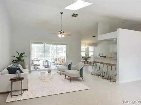 547 E Dakota Ct, Hernando, FL 34442 photo 2