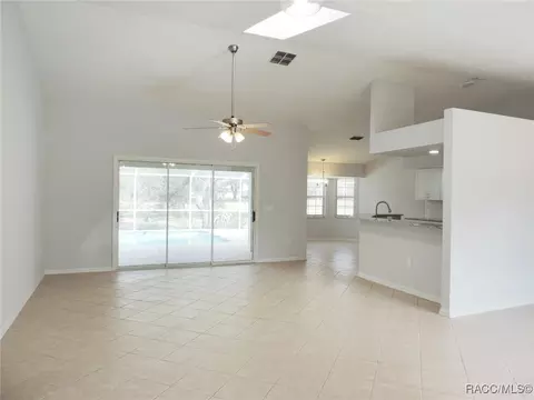 547 E Dakota Ct, Hernando, FL 34442 photo 3