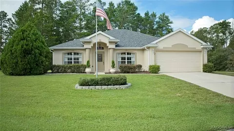 2 E Phlox Ct, Homosassa, FL 34446