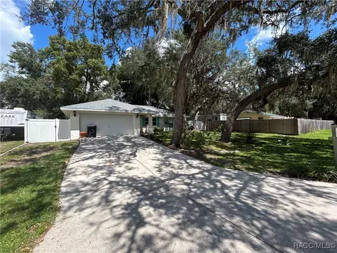 10077 E Lake Estates Dr, Inverness, FL 34450